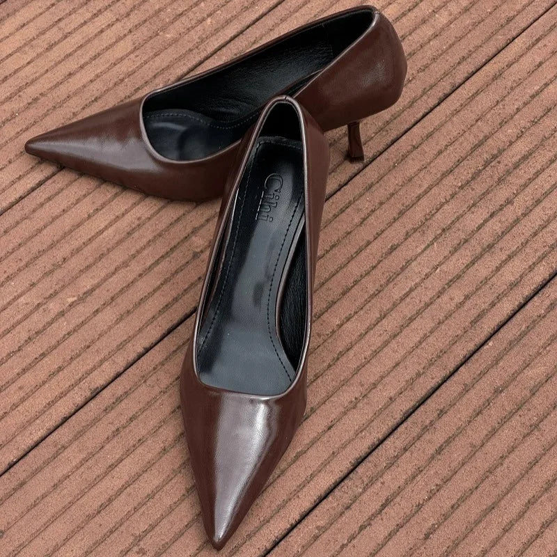 Sandalias clásicas de tacón con punta