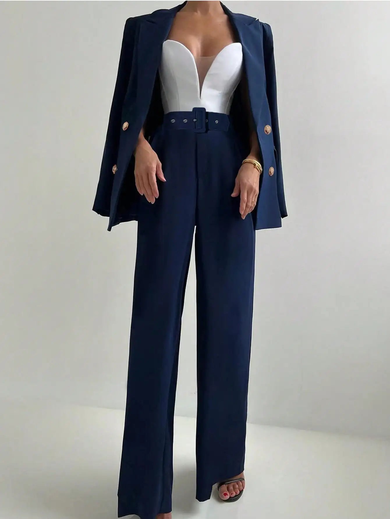 Elegante conjunto de dos piezas para mujer
