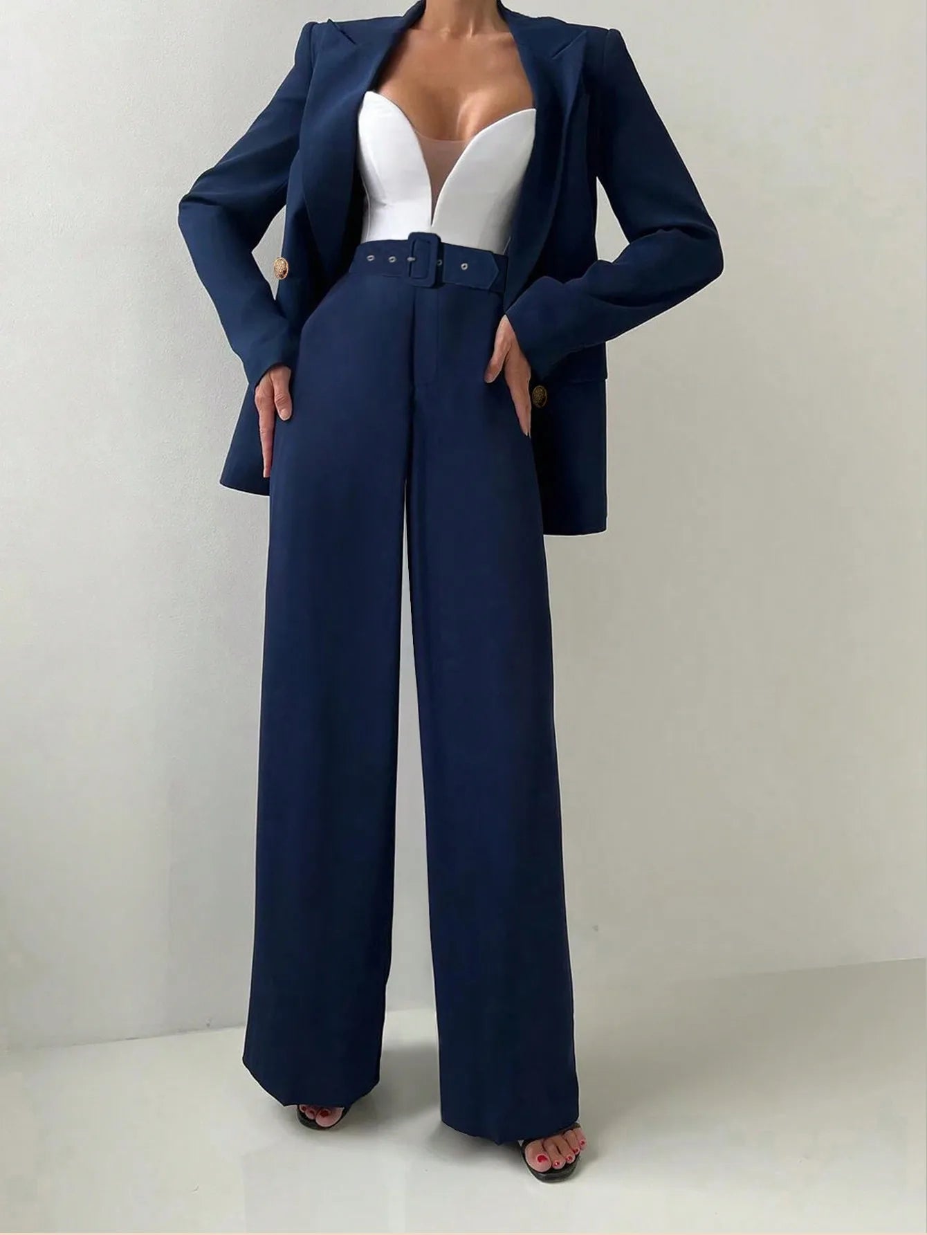 Elegante conjunto de dos piezas para mujer