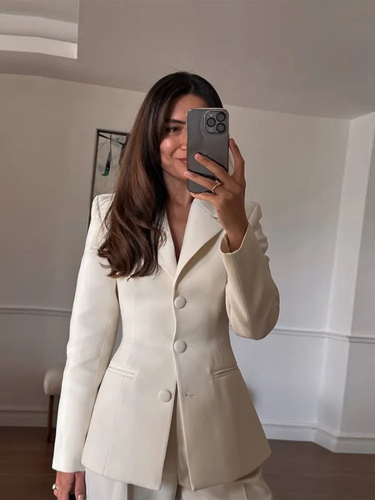 Traje de cuello alto en V
