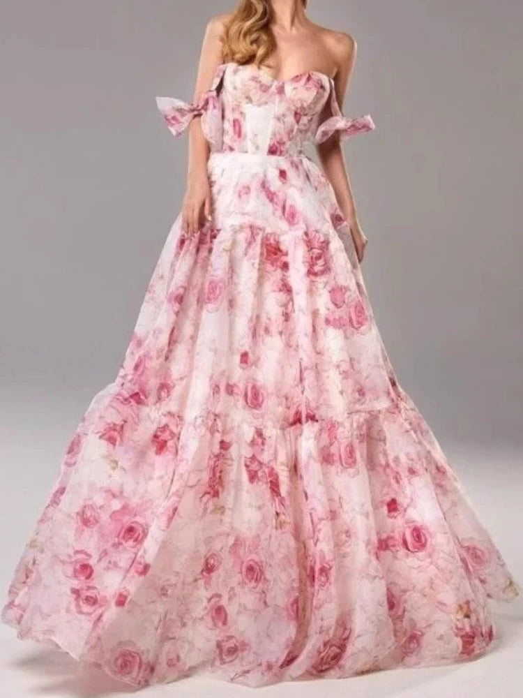 Elegante vestido largo con estampado floral